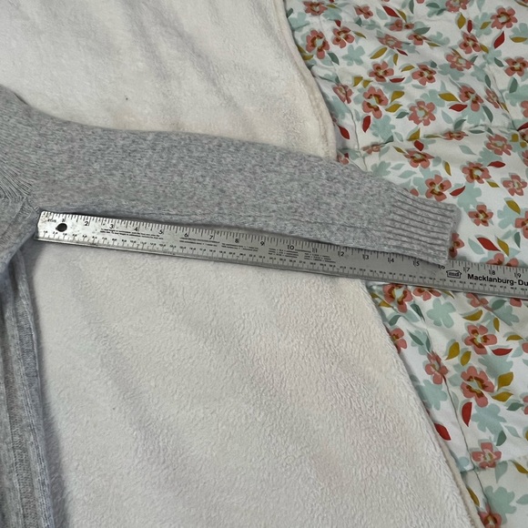 Gap Designed & Crafted Open Front
Cardigan Light Gray Wool Blend Size XS/S - Picture 6 of 10